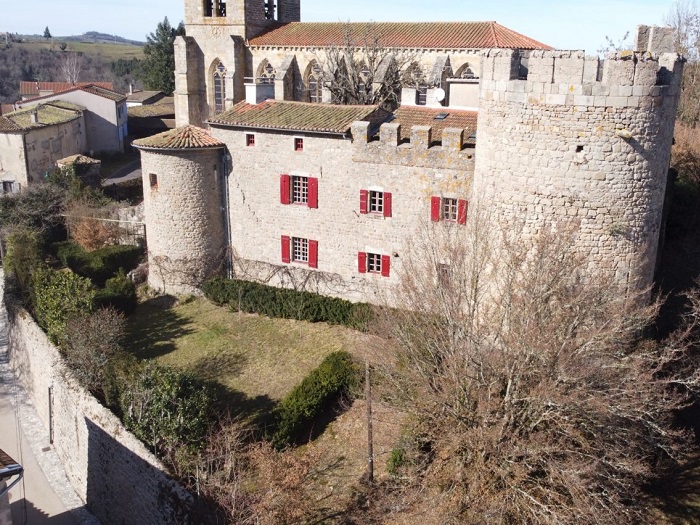 achat vente Château Médiéval a vendre , inscrit ISMH , grange Thiers , à 21 km PUY DE DOME AUVERGNE