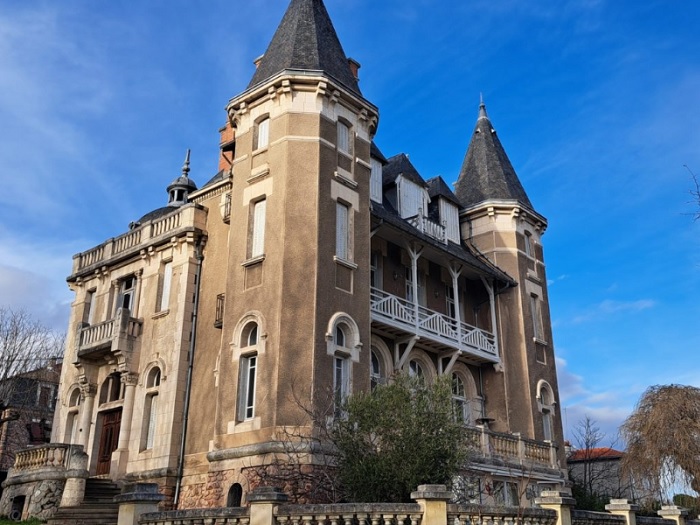 achat vente Villa Classique a vendre  ISMH , maison de gardien, immeuble de rapport Châtel-Guyon  PUY DE DOME AUVERGNE