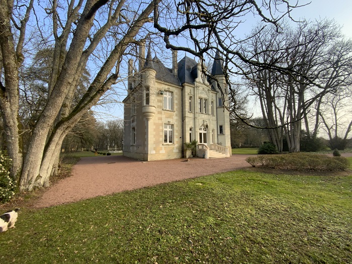 achat vente Donjon Médiéval a vendre  ISMH et second château , granges, écuries, maison de gardien Richelieu , à 6 km INDRE ET LOIRE CENTRE