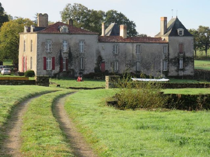 achat vente Château Classique a vendre  ISMH , dépendances, chapelle Au sud de Nantes  LOIRE ATLANTIQUE PAYS DE LA LOIRE