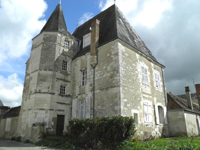 achat vente Pavillon a vendre   Monument Historique à restaurer , dépendances Berry  INDRE CENTRE