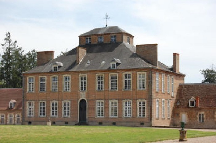 achat vente Château Classique a vendre  Monument Historique , dépendances, chapelle, écuries Cher  CHER CENTRE