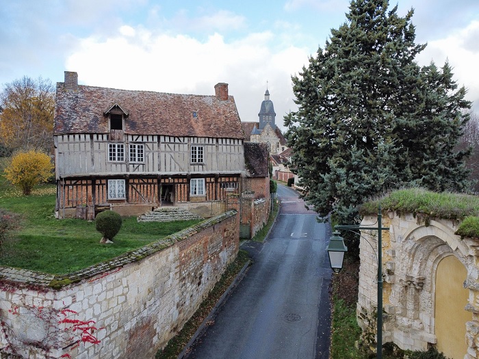 achat vente Maison Médiévale a vendre  à pans de bois, inscrite MH , dépendance Saint-Paul , à 6 km de Beauvais OISE PICARDIE
