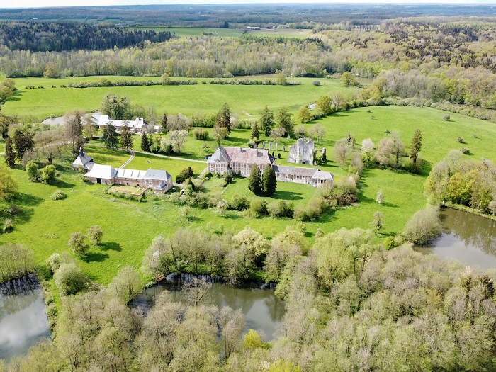 achat vente Abbaye sistercienne a vendre  inscrite MH , dépendances, église Charleville Mézières  ARDENNES CHAMPAGNE-ARDENNE