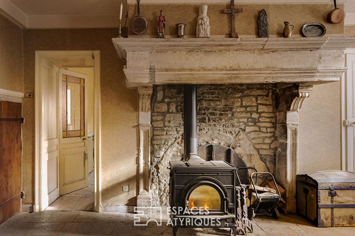 achat vente Demeure de Caractère a vendre ISMH à restaurer , dépendance, pigeonnier XVIIIème Gy , à proximité immédiate, 30 mn TGV HAUTE SAONE FRANCHE COMTE