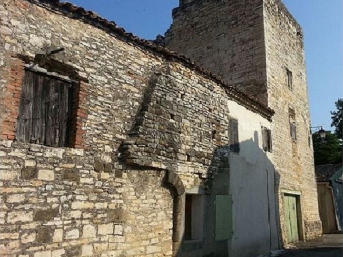 chateau a vendre nimes