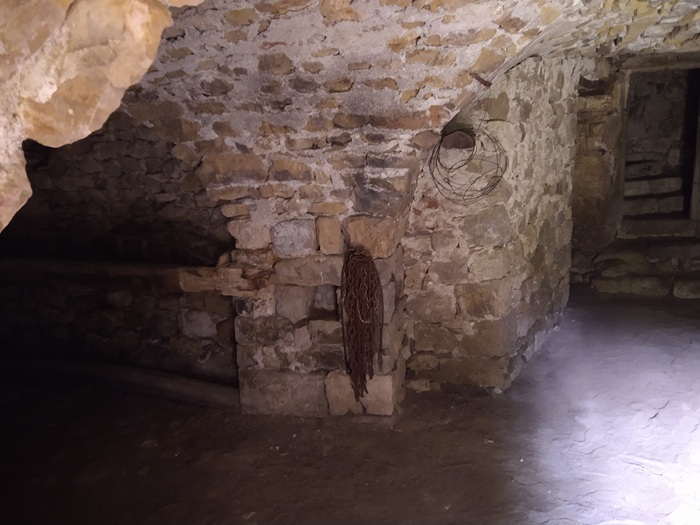 achat vente Ancienne Maison-Forte a vendre  inscrite Monument Historique en totalité à restaurer , grandes caves, puits Mende   à 25 mn, dans un village historique, jolies vues LOZERE LANGUEDOC ROUSSILLON