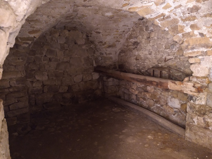 achat vente Ancienne Maison-Forte a vendre  inscrite Monument Historique en totalité à restaurer , grandes caves, puits Mende   à 25 mn, dans un village historique, jolies vues LOZERE LANGUEDOC ROUSSILLON