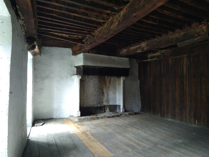 achat vente Ancienne Maison-Forte a vendre  inscrite Monument Historique en totalité à restaurer , grandes caves, puits Mende   à 25 mn, dans un village historique, jolies vues LOZERE LANGUEDOC ROUSSILLON