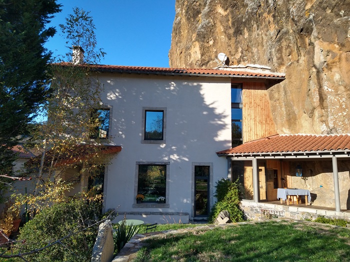 achat vente Eglise troglodyte a vendre   classée MH et maison de béate  Le Puy-en-Velay  à 5 mn, village de caractère, en position dominante HAUTE LOIRE AUVERGNE