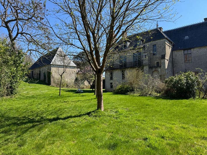 achat vente Château Médiéval a vendre  inscrit ISMH , dépendances La Houblonnière , 30 mn Deauville CALVADOS NORMANDIE