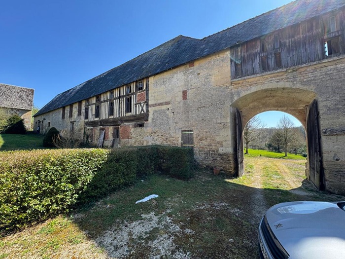 achat vente Château Médiéval a vendre  inscrit ISMH , dépendances La Houblonnière , 30 mn Deauville CALVADOS NORMANDIE