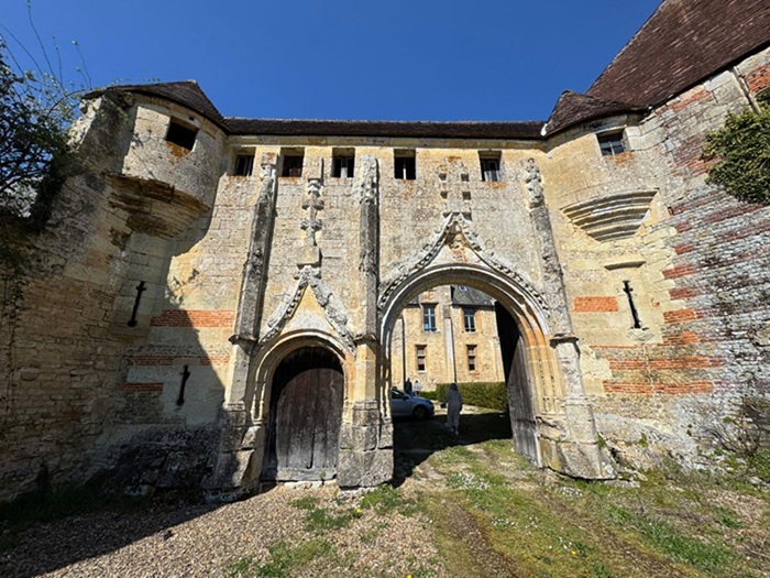 achat vente Château Médiéval a vendre  inscrit ISMH , dépendances La Houblonnière , 30 mn Deauville CALVADOS NORMANDIE