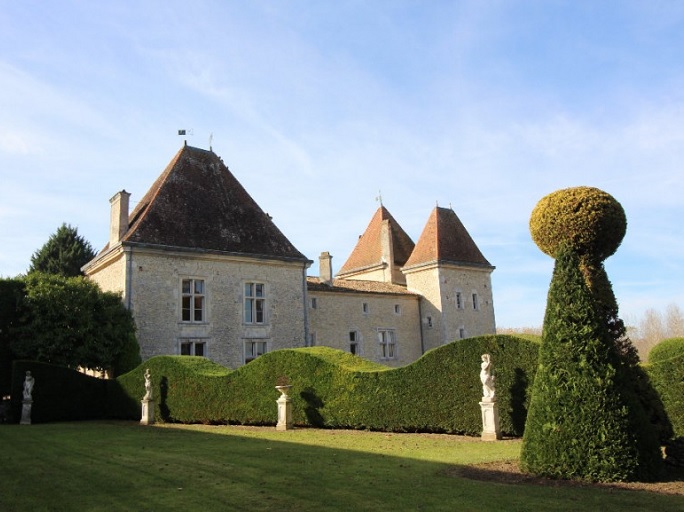 achat vente Château a vendre  Monument Historique , dépendances Bordeaux , à 1 h, environnement calme, sans nuisance GIRONDE AQUITAINE