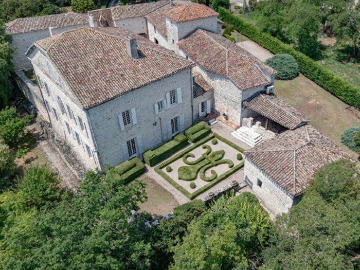 achat vente Château Médiéval a vendre  ISMH , dépendances, chapelle Roquecor  TARN ET GARONNE MIDI PYRENEE